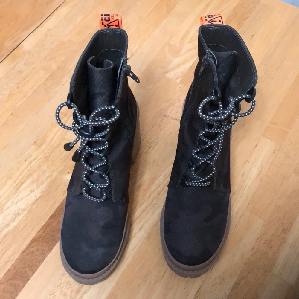 Steve Madden BRAWLER combat boot.